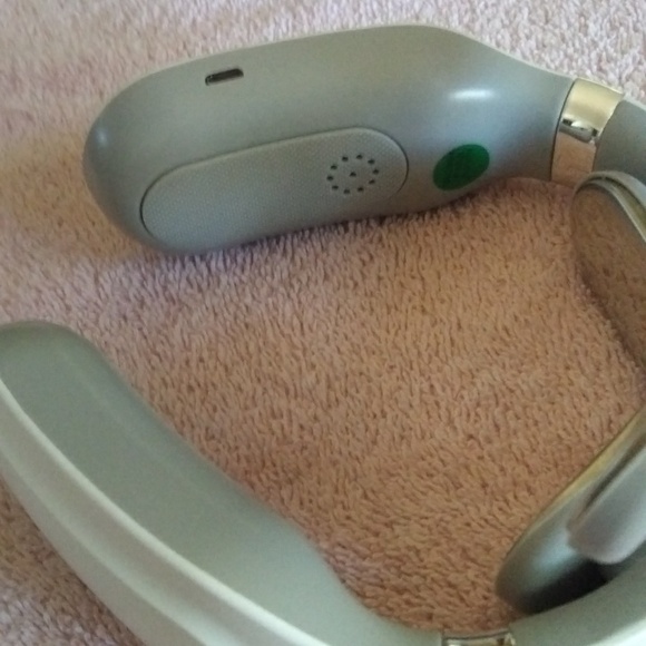 Neck massager - Picture 2 of 4